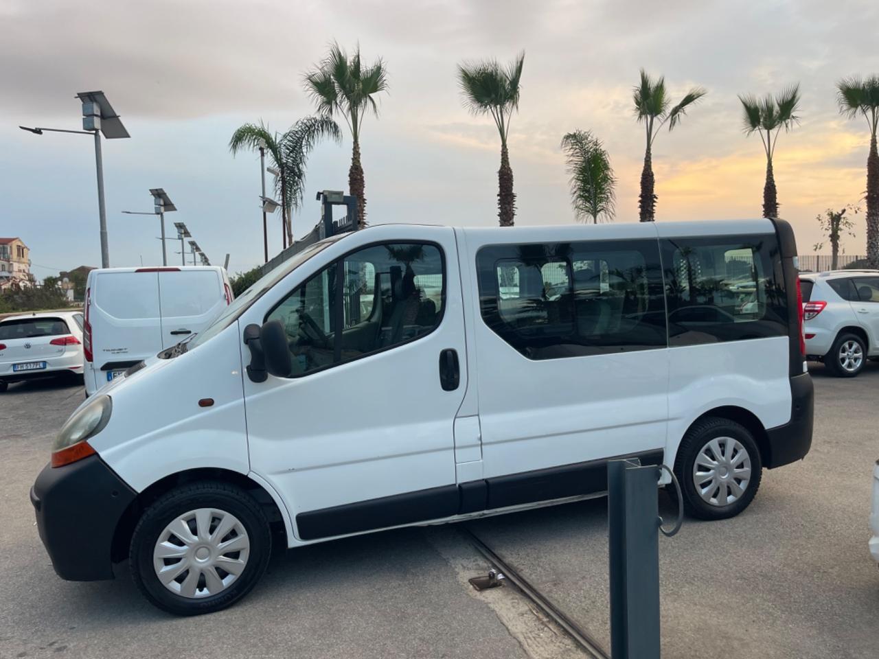 Renault Trafic 9 Posti Pedana disabili