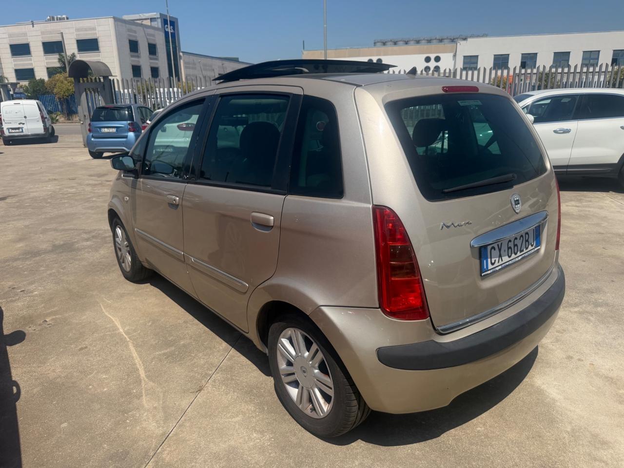 Lancia Ypsilon 1.4 16V Platino