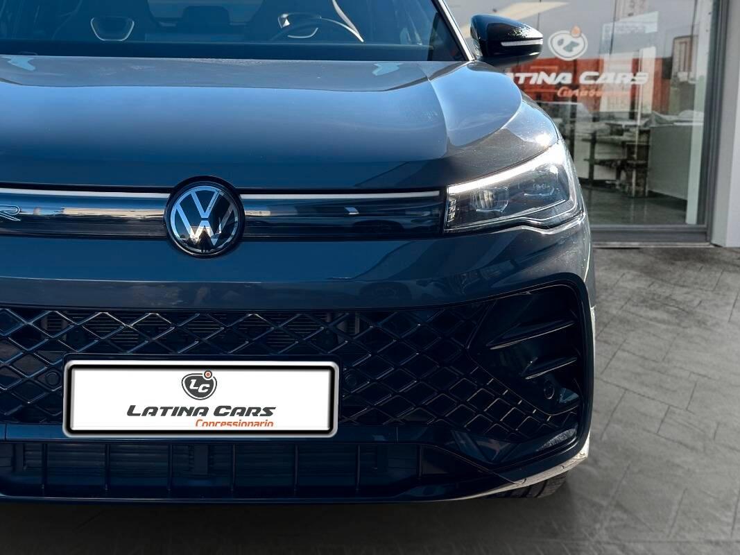 Volkswagen Tiguan 2.0 tdi R-Line 150cv dsg Con NAVIGATORE