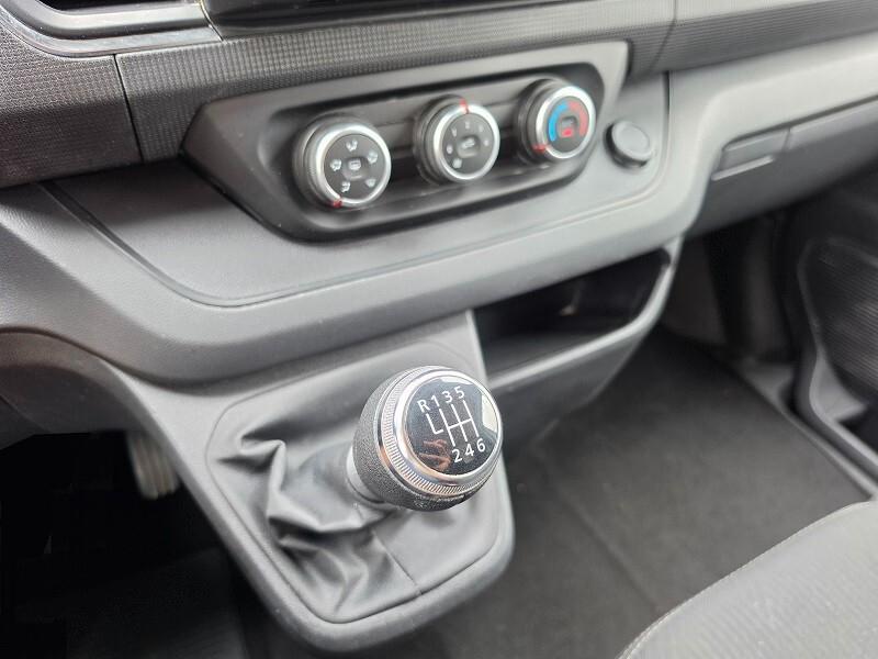 RENAULT Trafic T27 2.0 dCi 150 L1H1 TOUCH 8 CAM 23