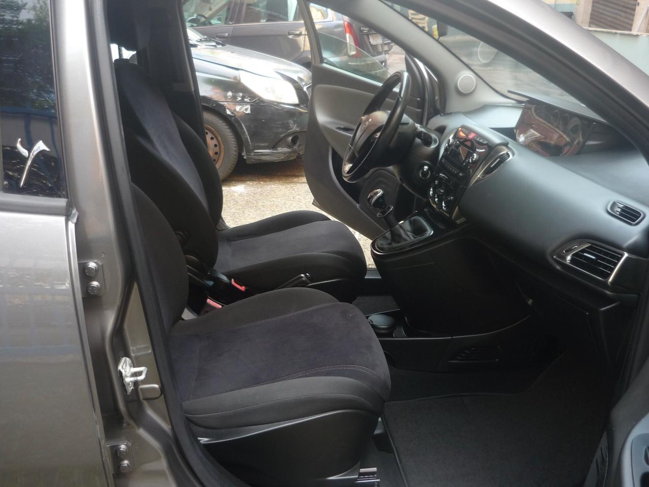 Lancia Ypsilon 1.2 69 CV 5 porte S&S Gold