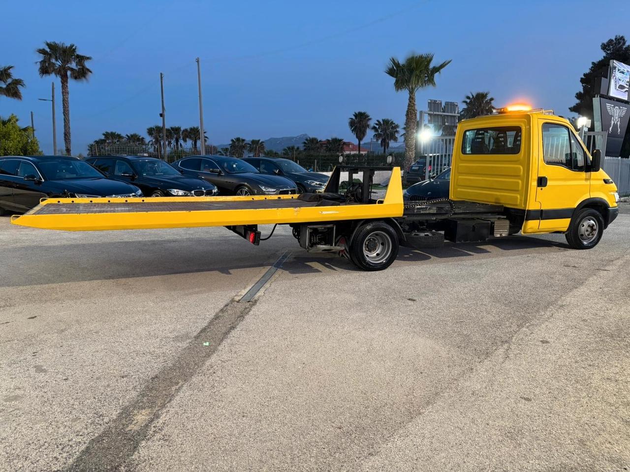 IVECO DAILY CARROATTREZZI 35 C13 ( PATENTE B)