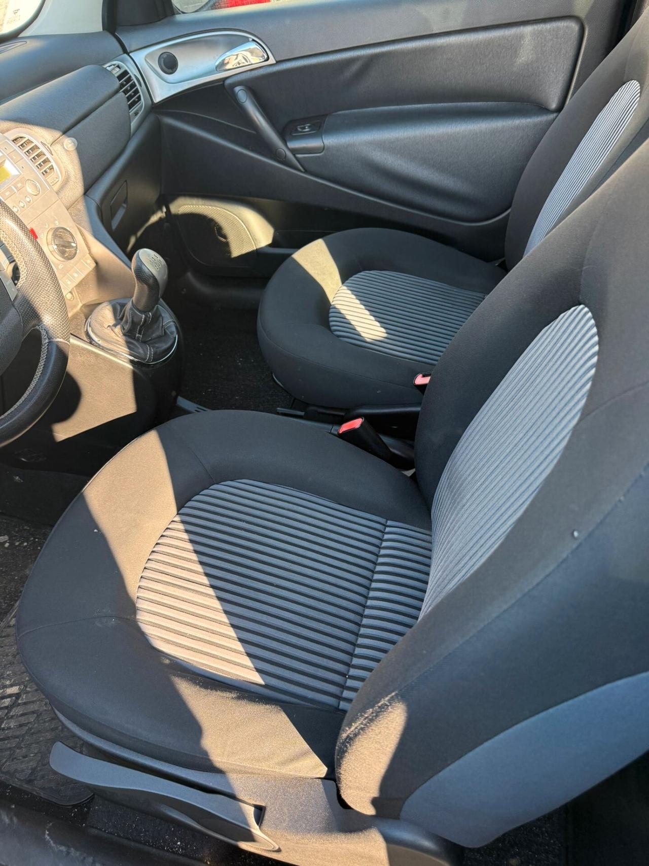 Lancia Ypsilon 1.3 MJT 75 CV Oro