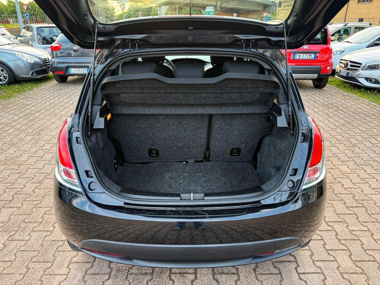 Lancia Ypsilon 1.2 69 CV 5 porte GPL Ecochic OK NEOPATENTATI
