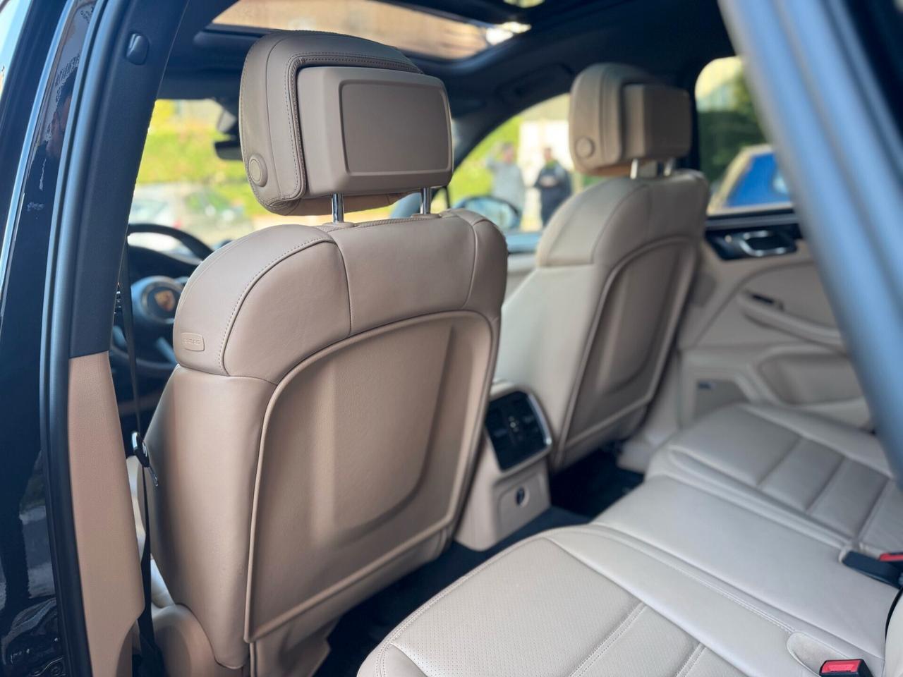 Porsche Macan 2.0 265 cv Black edition pelle totale full optional