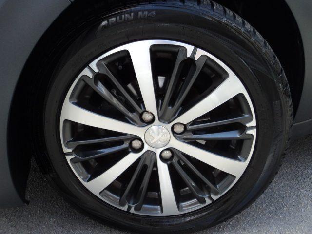 PEUGEOT 208 1° serie PureTech 82 5 porte Allure