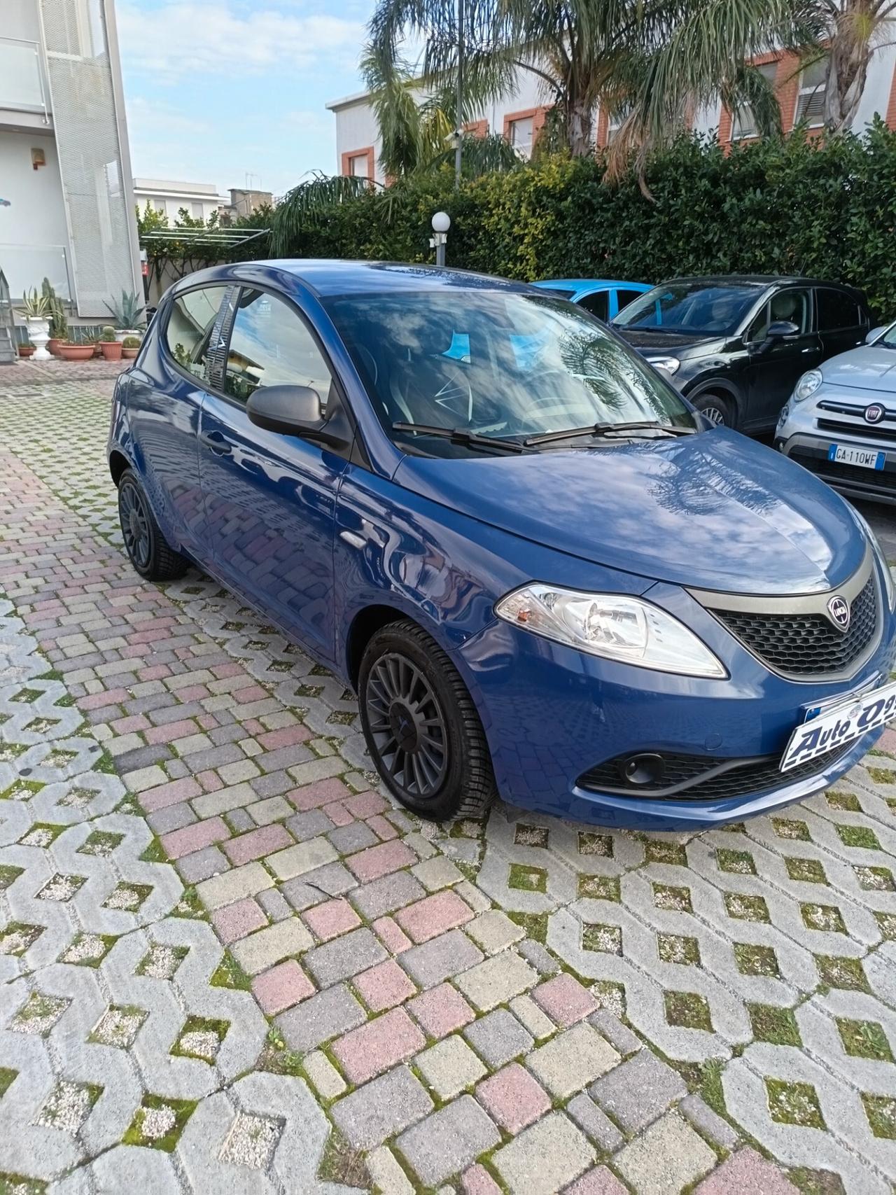 Lancia Ypsilon 1.2 69 CV 5 porte Unyca