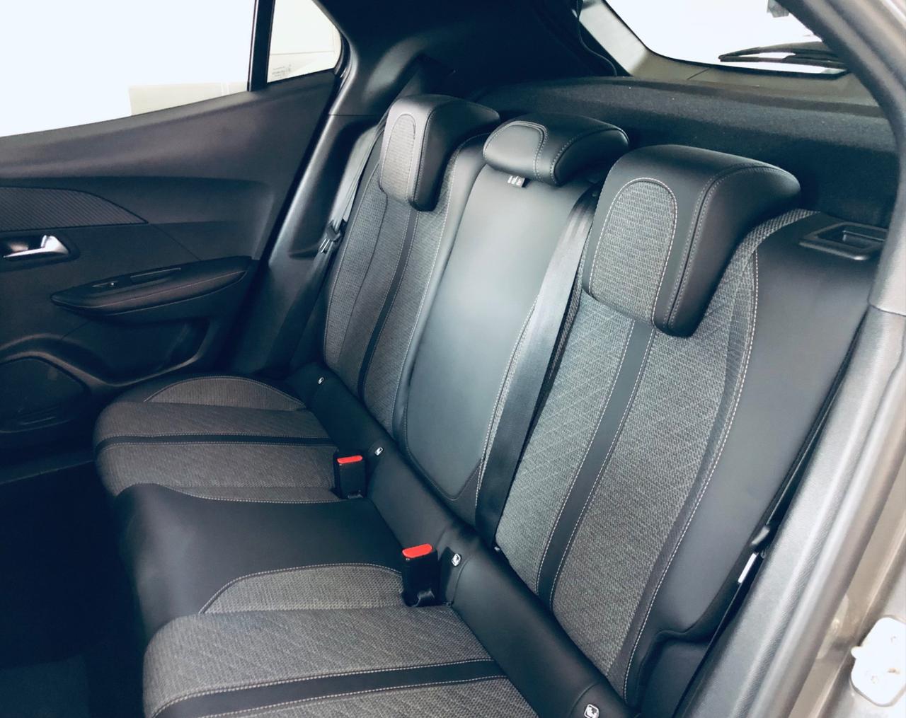 Peugeot 2008 1.2 benz 100 S&S Allure