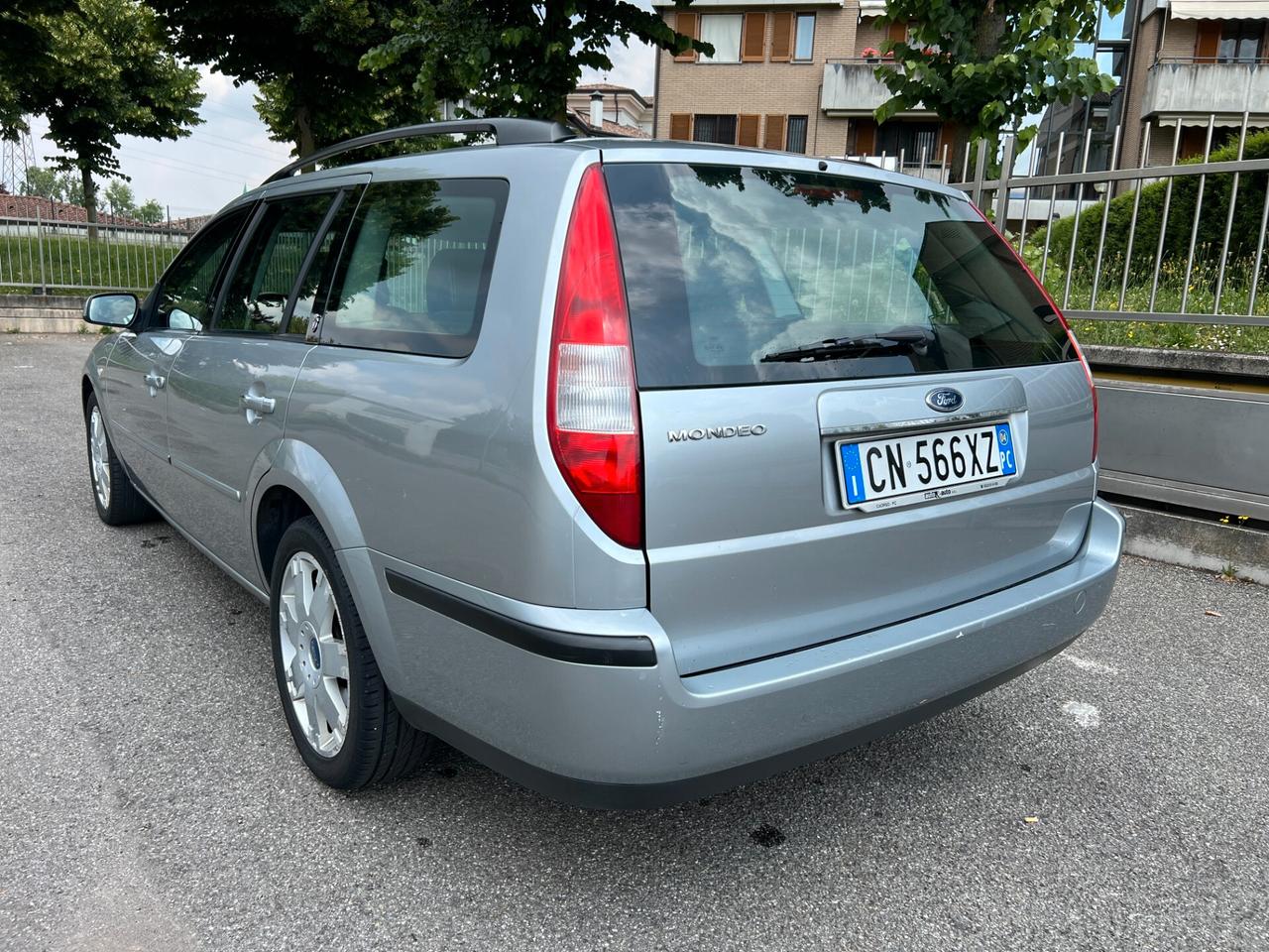 Ford Mondeo 2.0i 16V cat SW Ghia