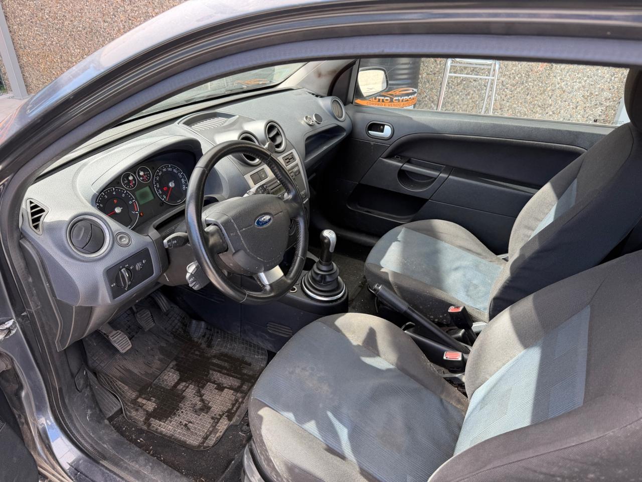 FORD FIESTA 1.4 BENZINA EURO4 80.000KM COMERCIANTI