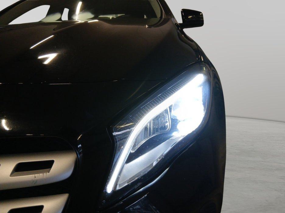 Mercedes-Benz GLA (X156) - GLA 200 d Automatic Business