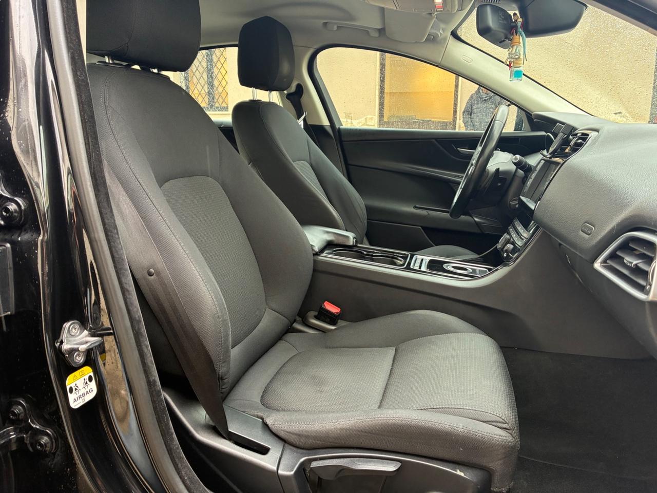 Jaguar XE 2.0 D Turbo Prestige