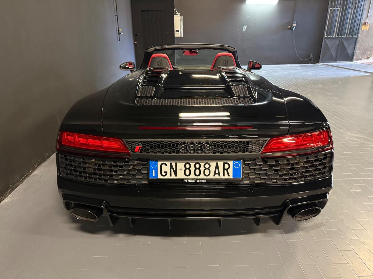 Audi R8 Spyder V10 RWD S tronic performance