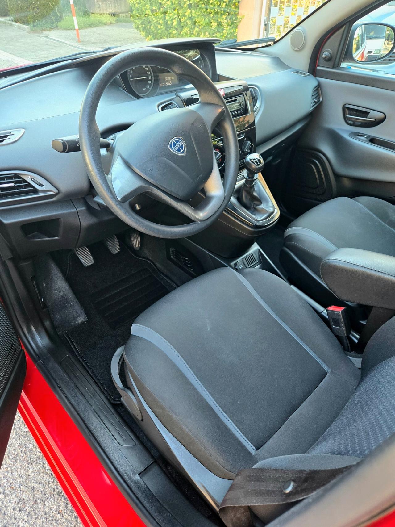 Lancia Ypsilon 1.2 69 CV 5 porte Unyca