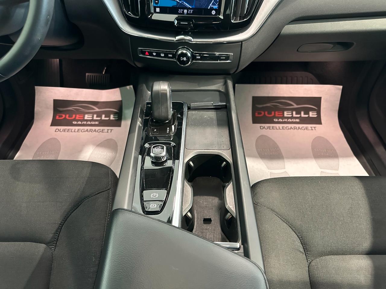 Volvo XC60 B4 (d) AWD Geartronic Momentum VAN