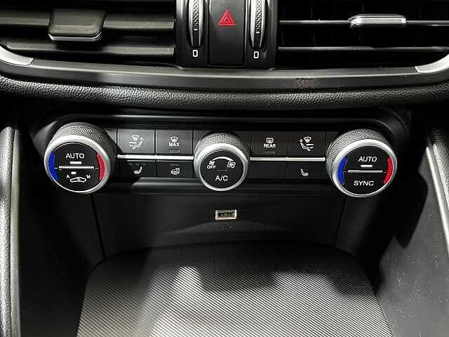 Alfa Romeo Giulia 2.2 Turbodiesel 210 CV AT8 AWD Q4 Veloce