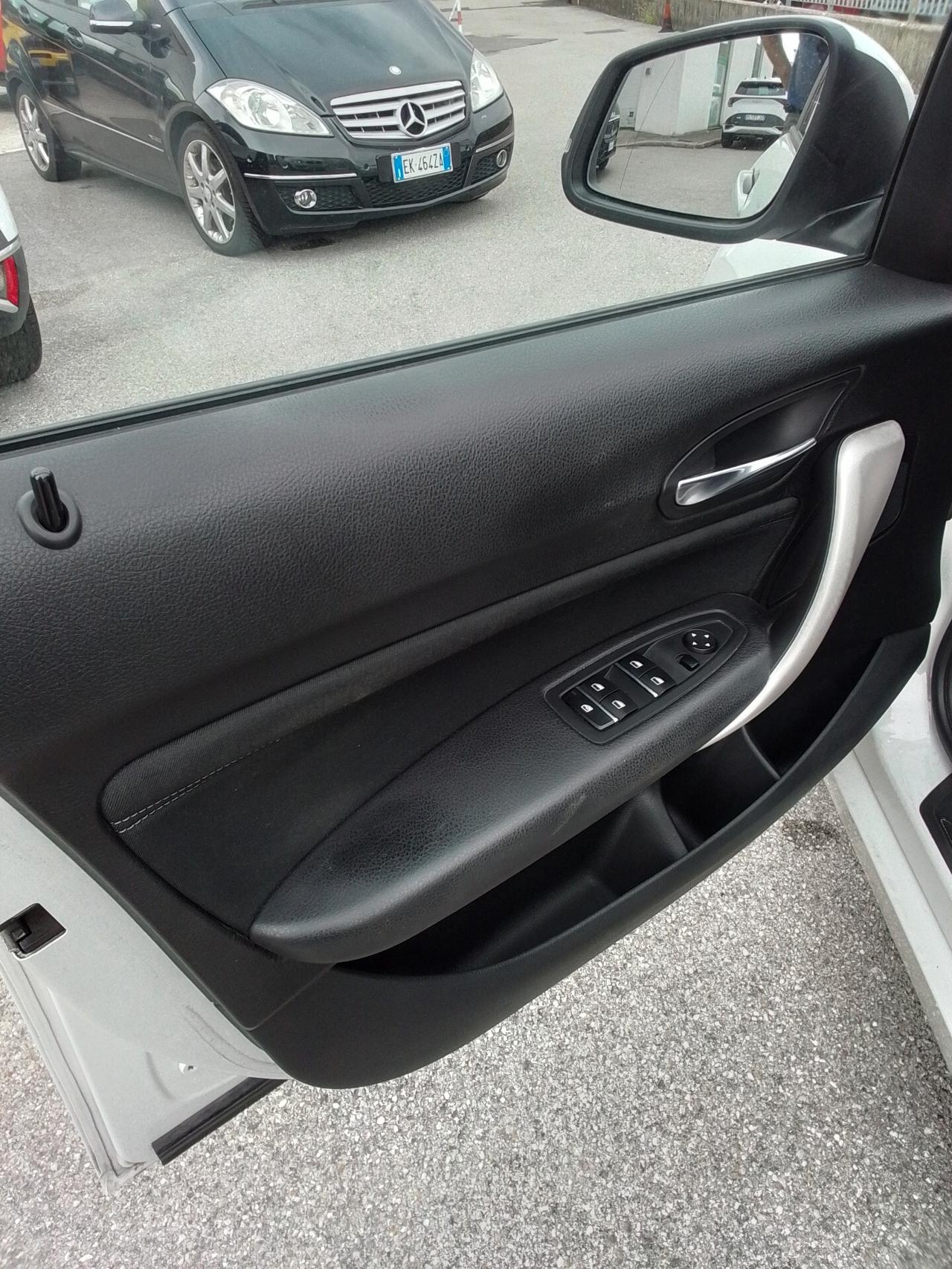 Bmw 118i 5p. Advantage