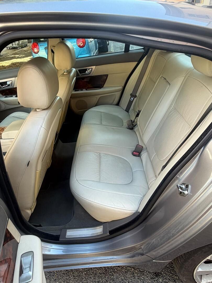 Jaguar XF 2.7 automatica