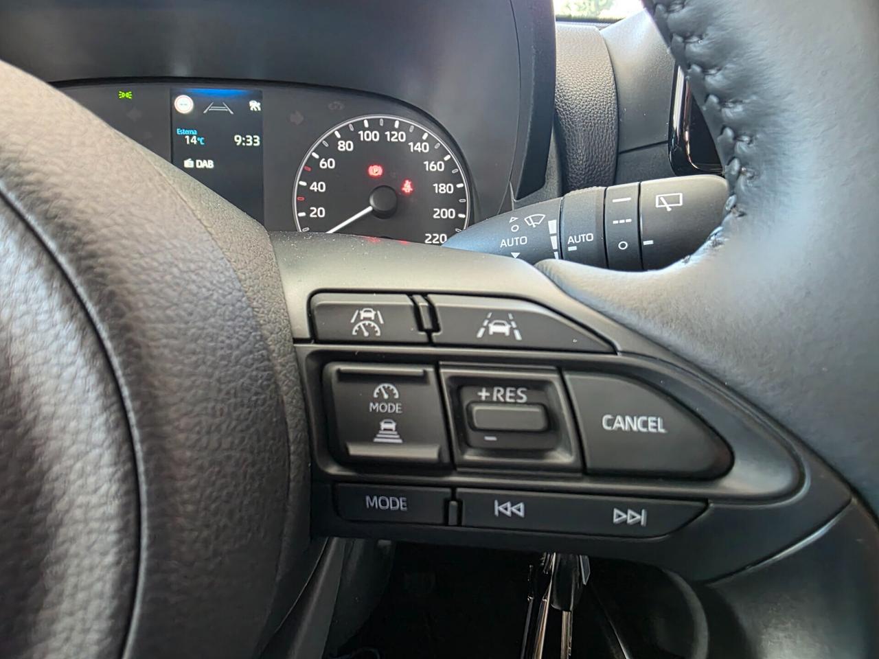 NUOVA Toyota Yaris 1.5 Hybrid 5 porte Active
