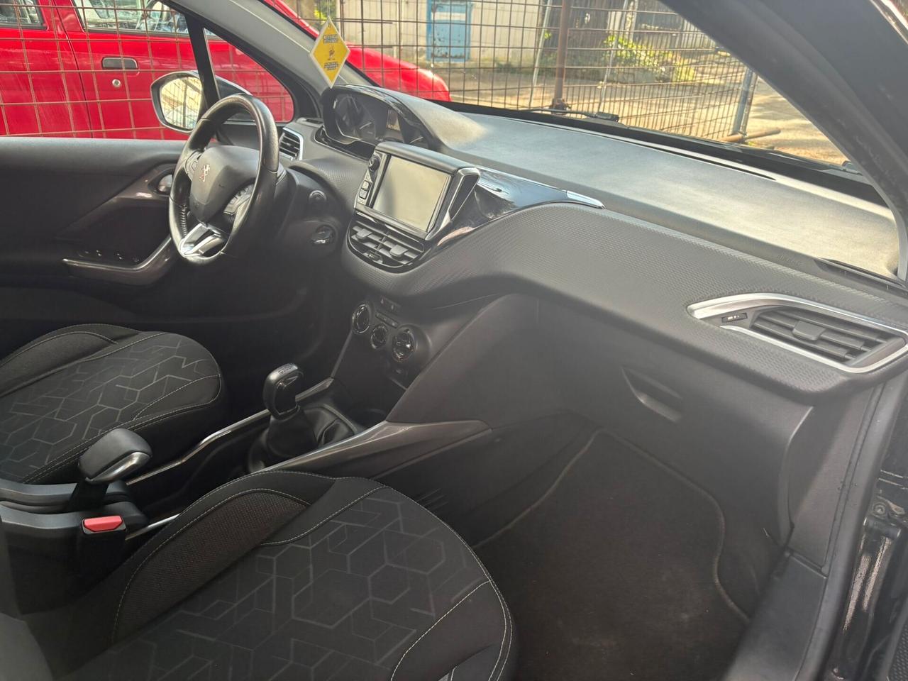 PEUGEOT 2008 1.6 HDI Black Matt - 2018