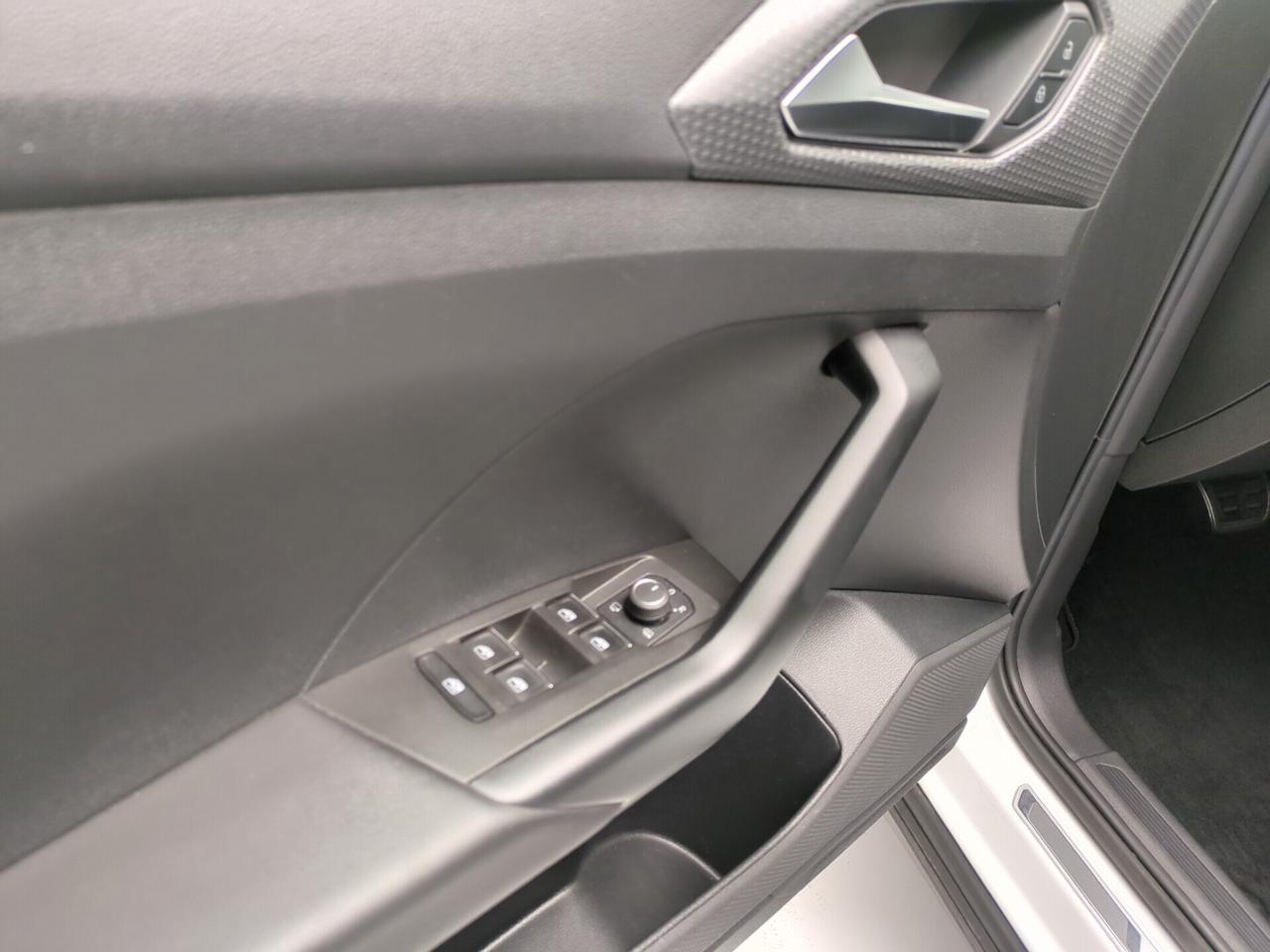 Volkswagen T-Cross 1.0 TSI 110 CV DSG R-LINE