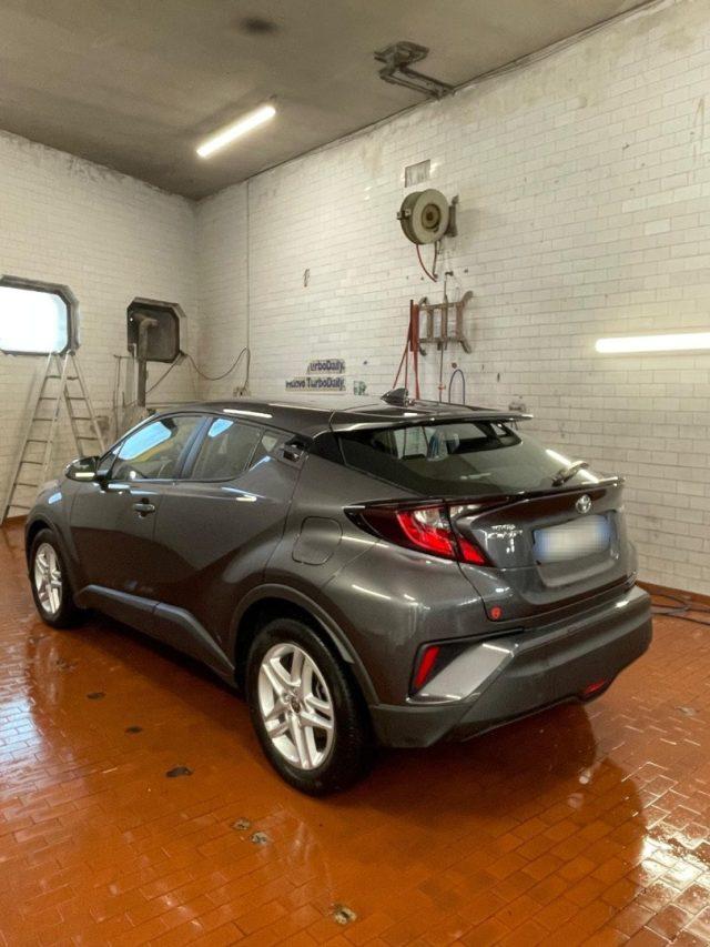 TOYOTA C-HR 1.8 Hybrid E-CVT Business