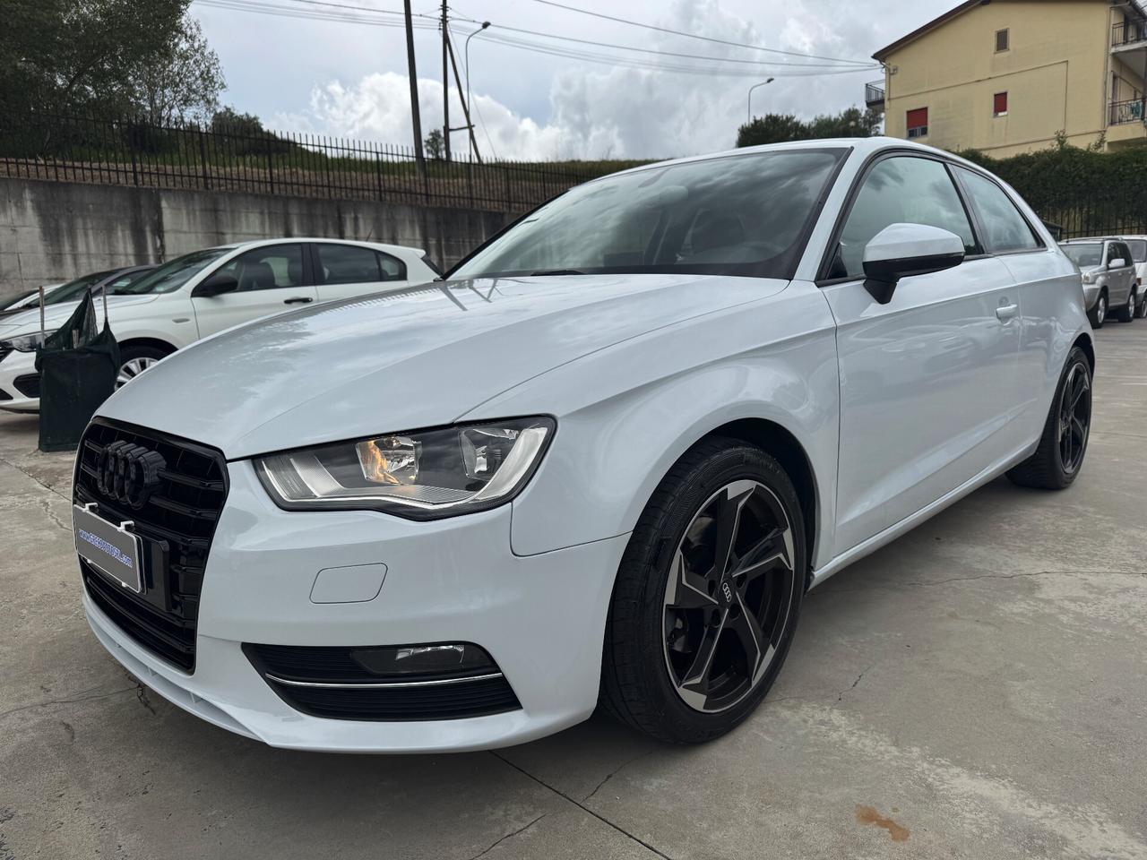 Audi A3 1.6 TDI 105cv AMBITON/2013