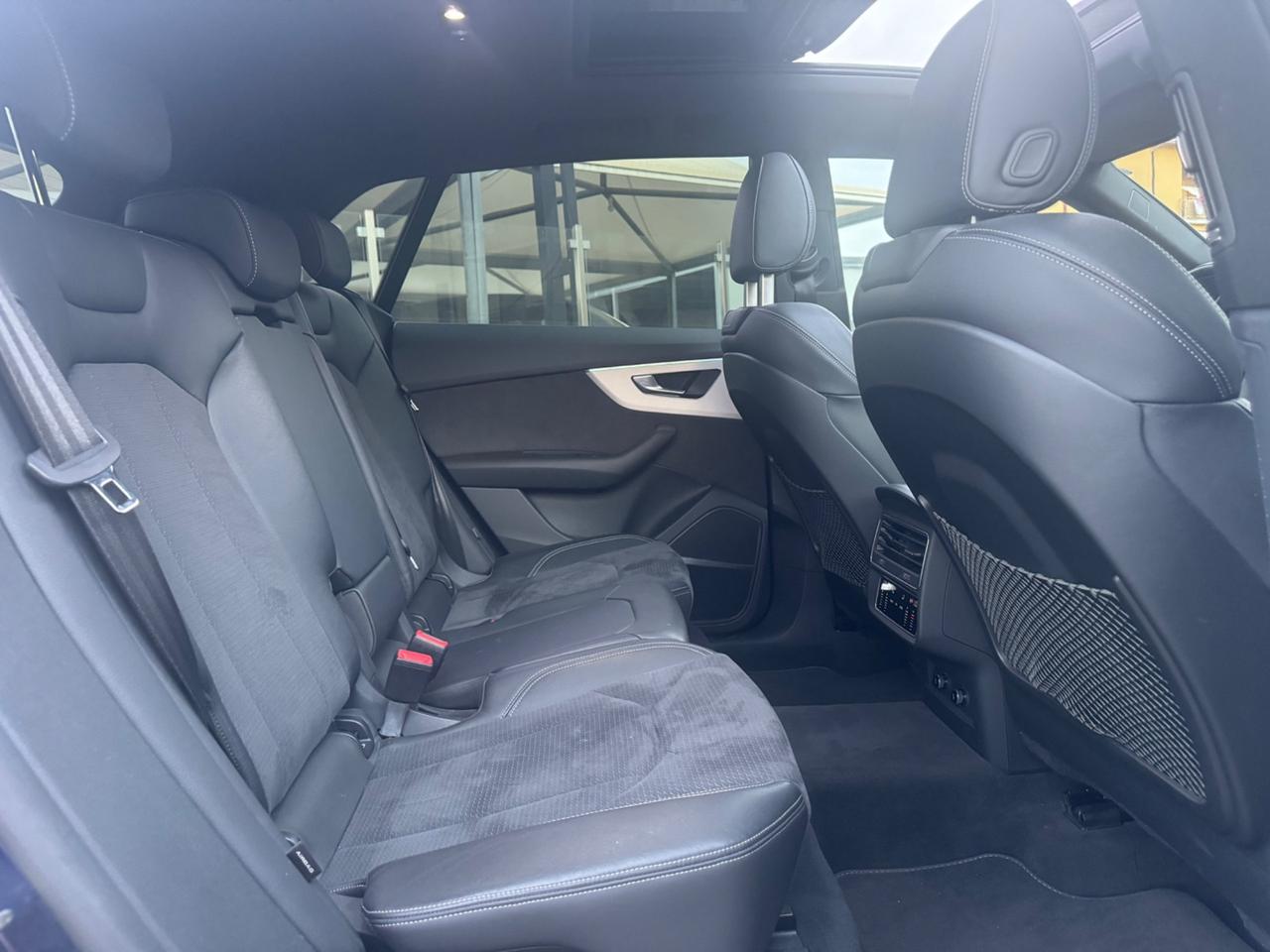 AUDI Q8 45 TDI 231 CV S-LINE TETTO R22 FULL IVA