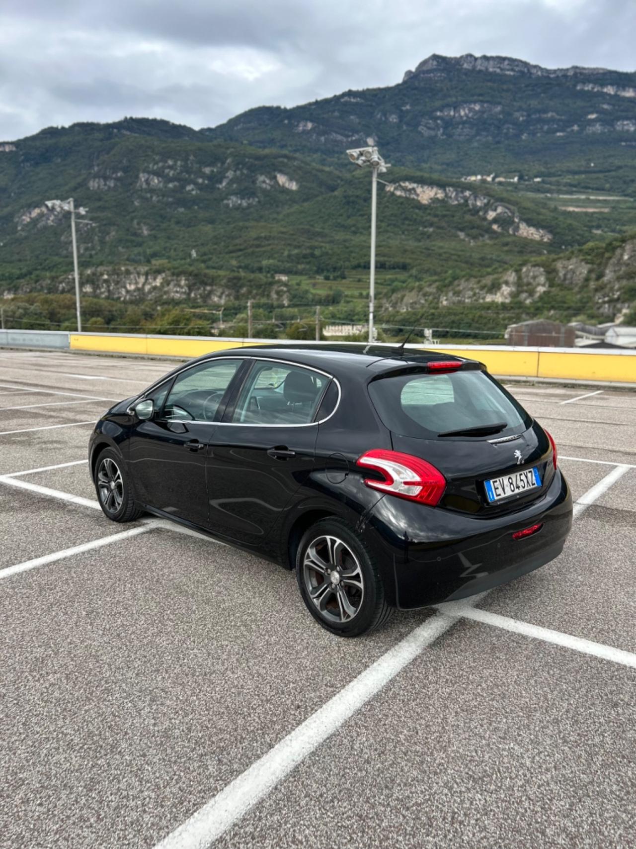 Peugeot 208 1.4 HDi 68 CV Active Neopatentati