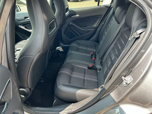 MERCEDES-BENZ GLA 180 Premium
