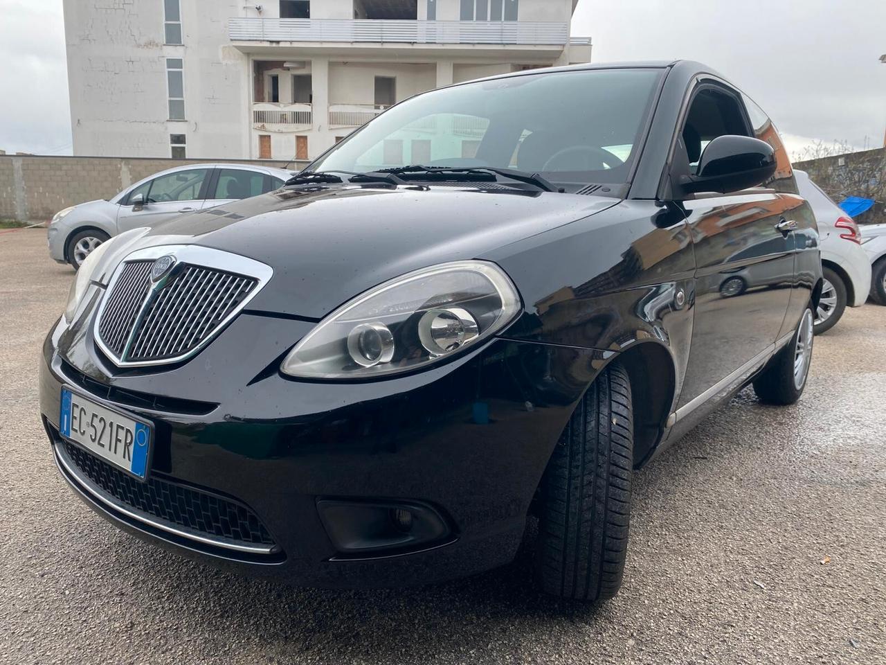 Lancia Ypsilon 1.3 MJT 75 CV full opt restyling 2011