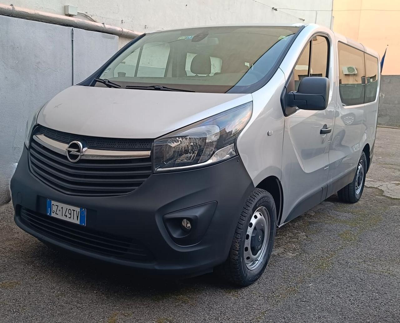Opel Vivaro 1.7 CDti BITURBO S&S Kombi 9 posti con gancio traino