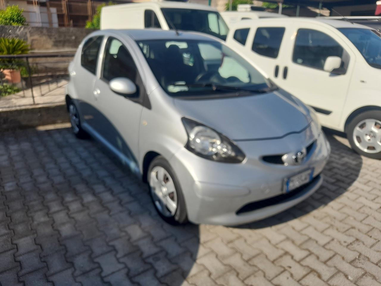 Toyota Aygo 1.0 12V VVT-i 5 porte Sol