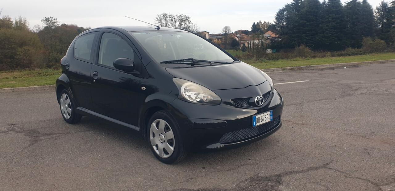 Toyota Aygo 1.0 12V VVT-i 5 porte Sol