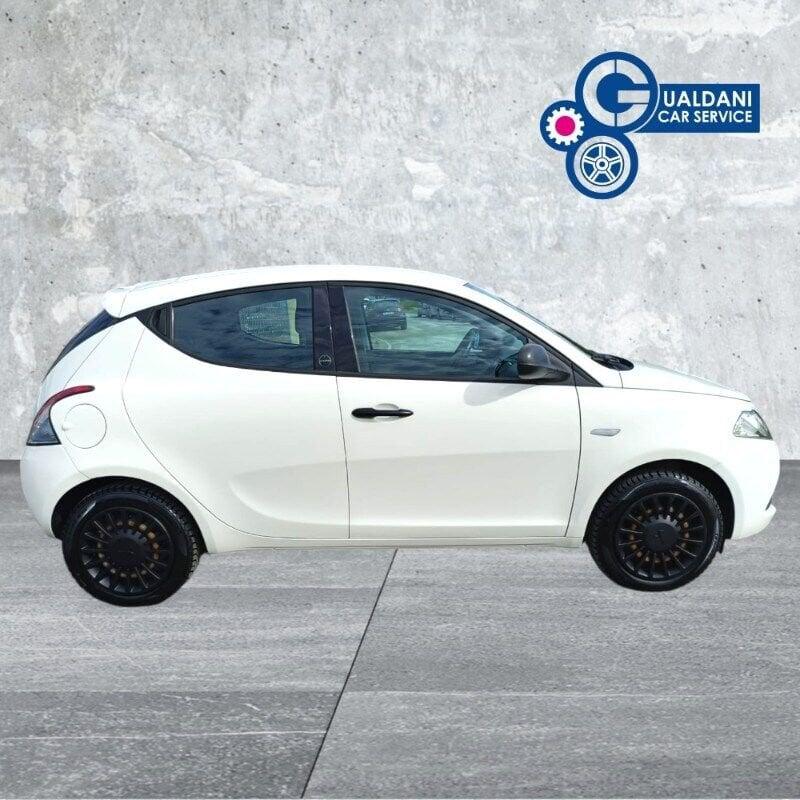 Lancia Ypsilon Ypsilon 1.0 FireFly 5 porte S&S Hybrid Ecochic Silver