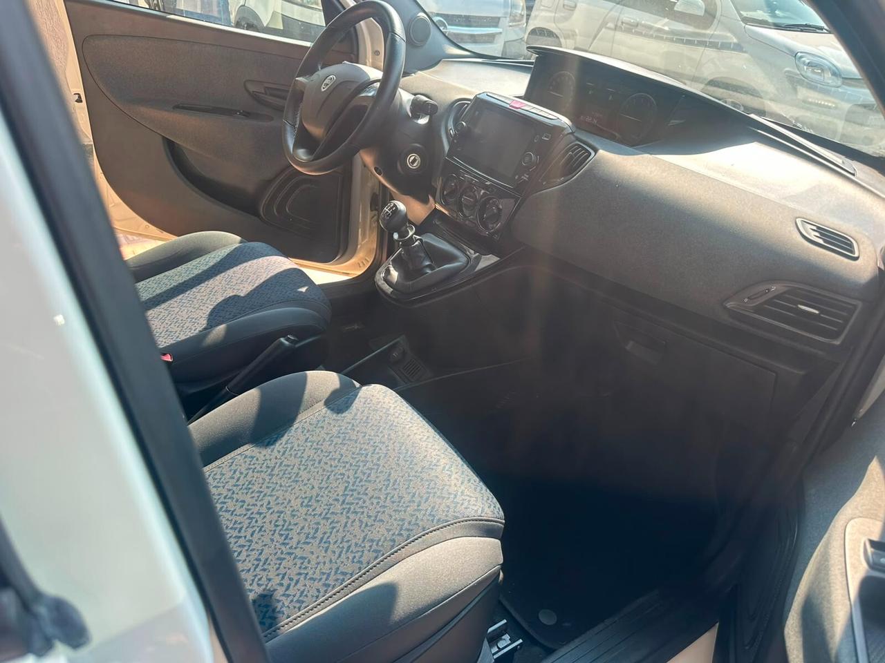 Lancia Ypsilon 1.0 FireFly 5 porte S&S Hybrid Alberta Ferretti
