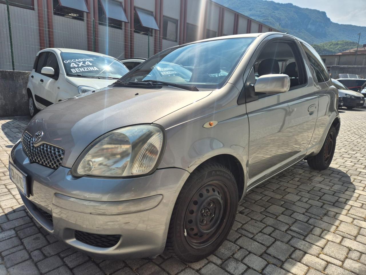 Toyota Yaris 1.0i 16V 3 porte