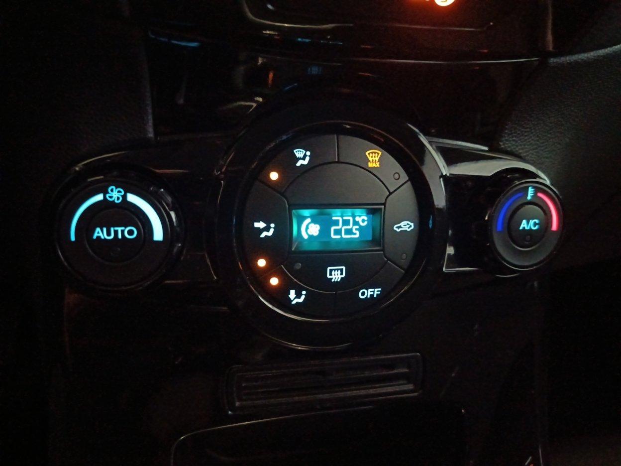 FORD Fiesta 6ª serie - Fiesta 1.5 TDCi 75CV 5 porte Titanium