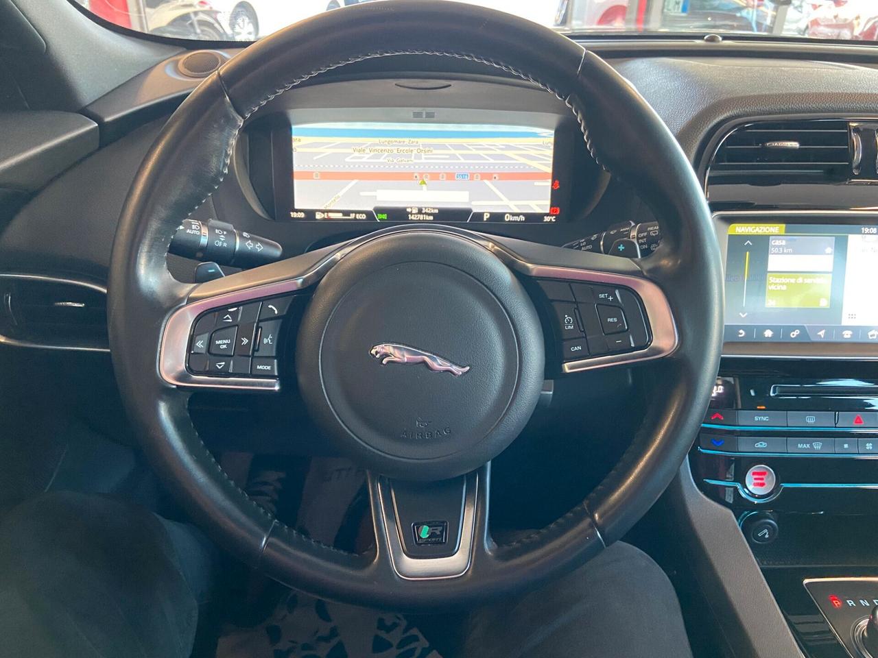 Jaguar F-Pace 2.0 D 180 CV R-Sport