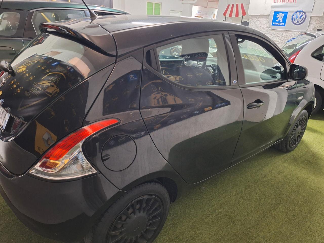 Lancia Ypsilon 1.2 69 CV 5 porte S&S Platinum