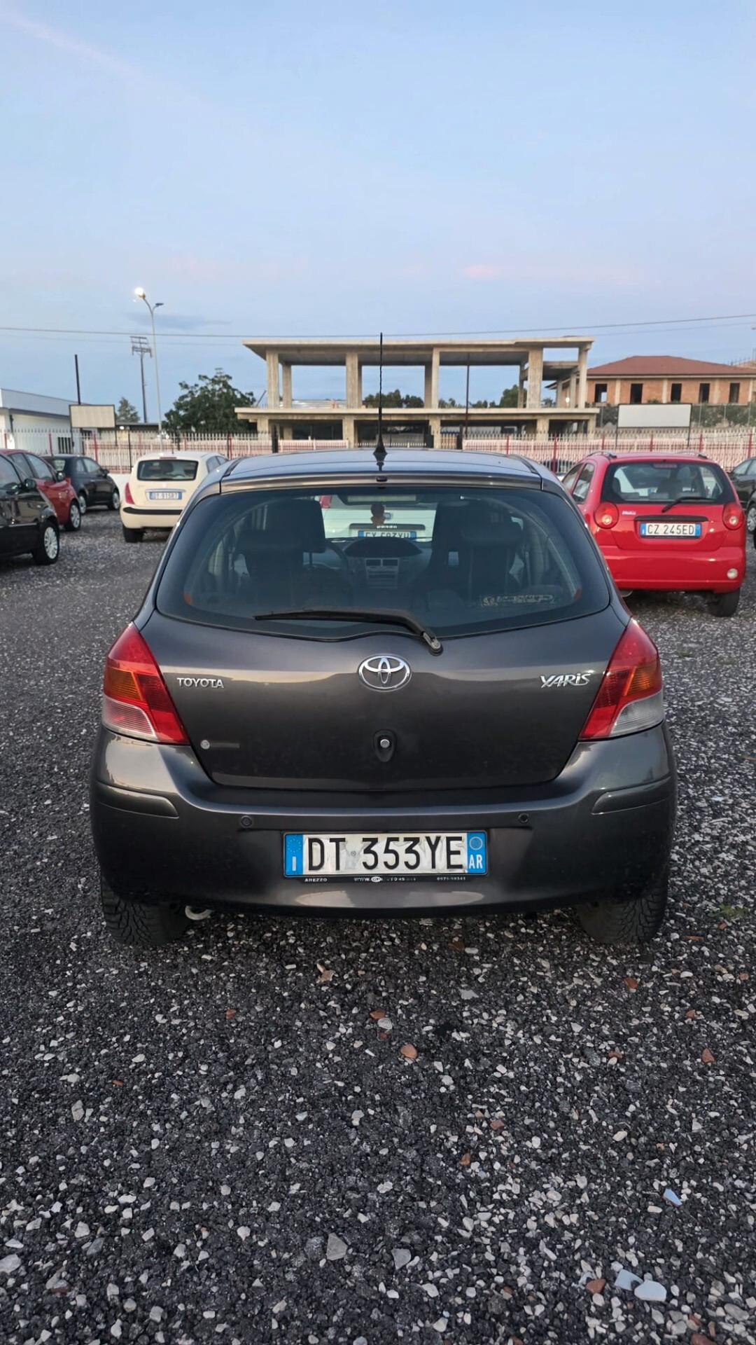 Toyota Yaris 1.0 5 porte Luxury pack