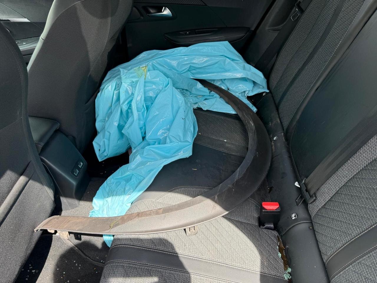 Peugeot 2008 PureTech 100 S&S Allure incidentata