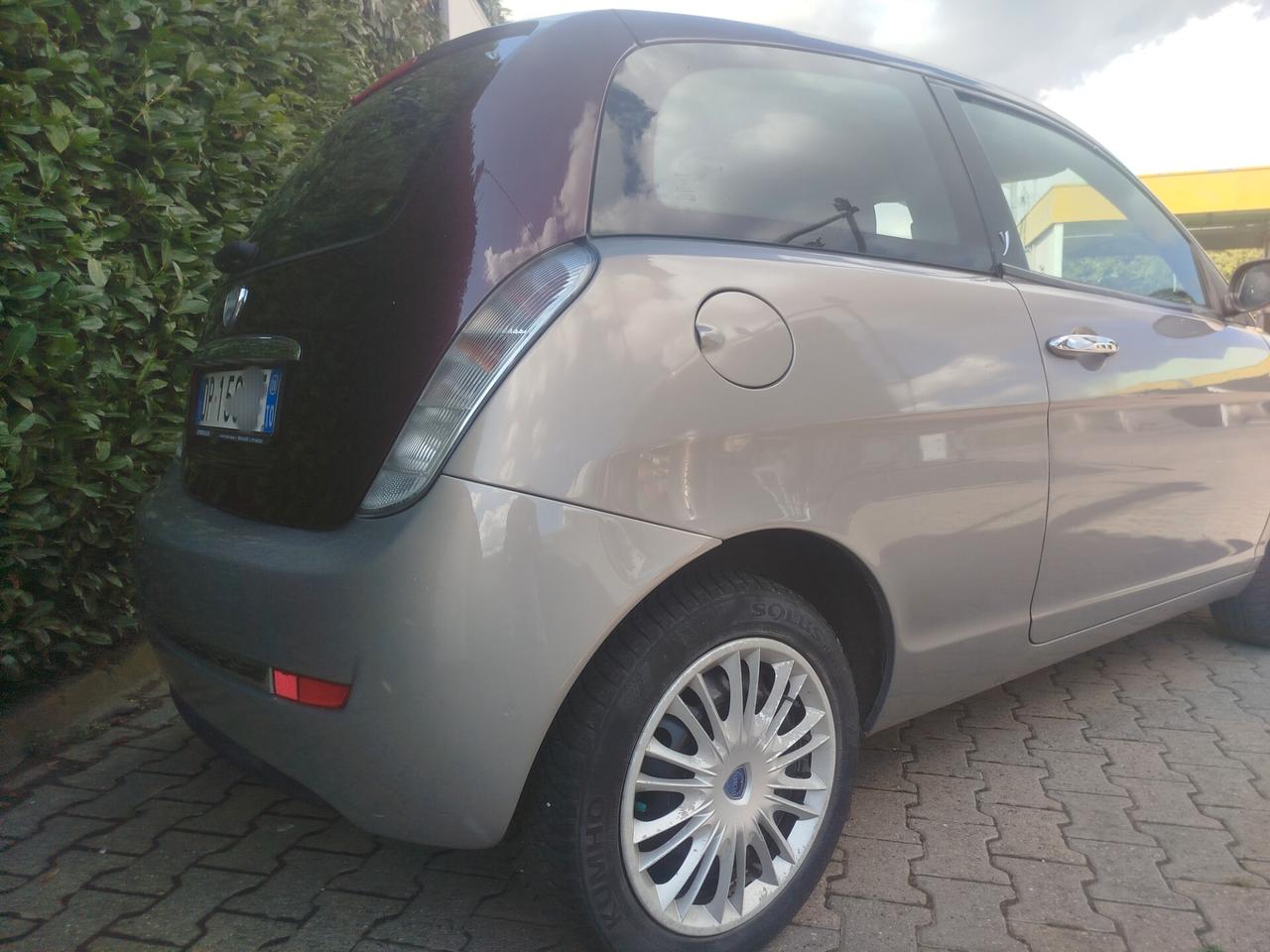 Lancia Ypsilon 1.4 16V MomoDesign
