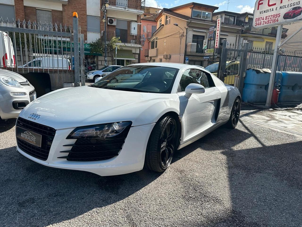 Audi R8 4.2 V8 FSI quattro R tronic