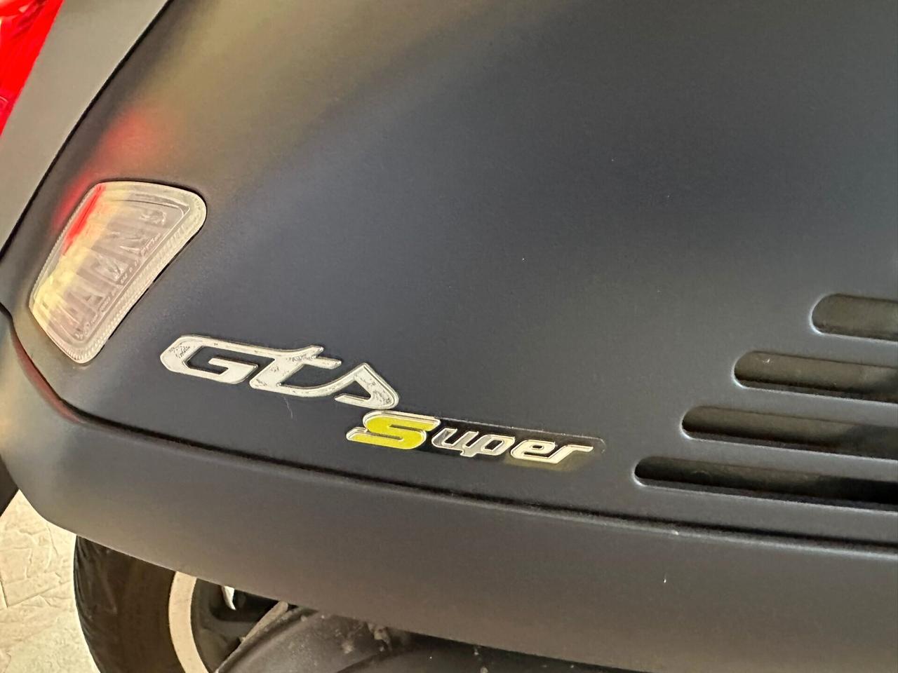 Piaggio Vespa 300 GTS hpe SUPERTECH