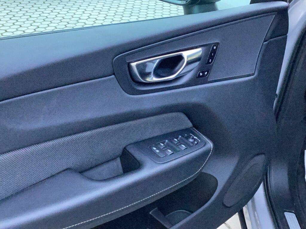 Volvo XC60 2.0 B4 Plus Dark automatico