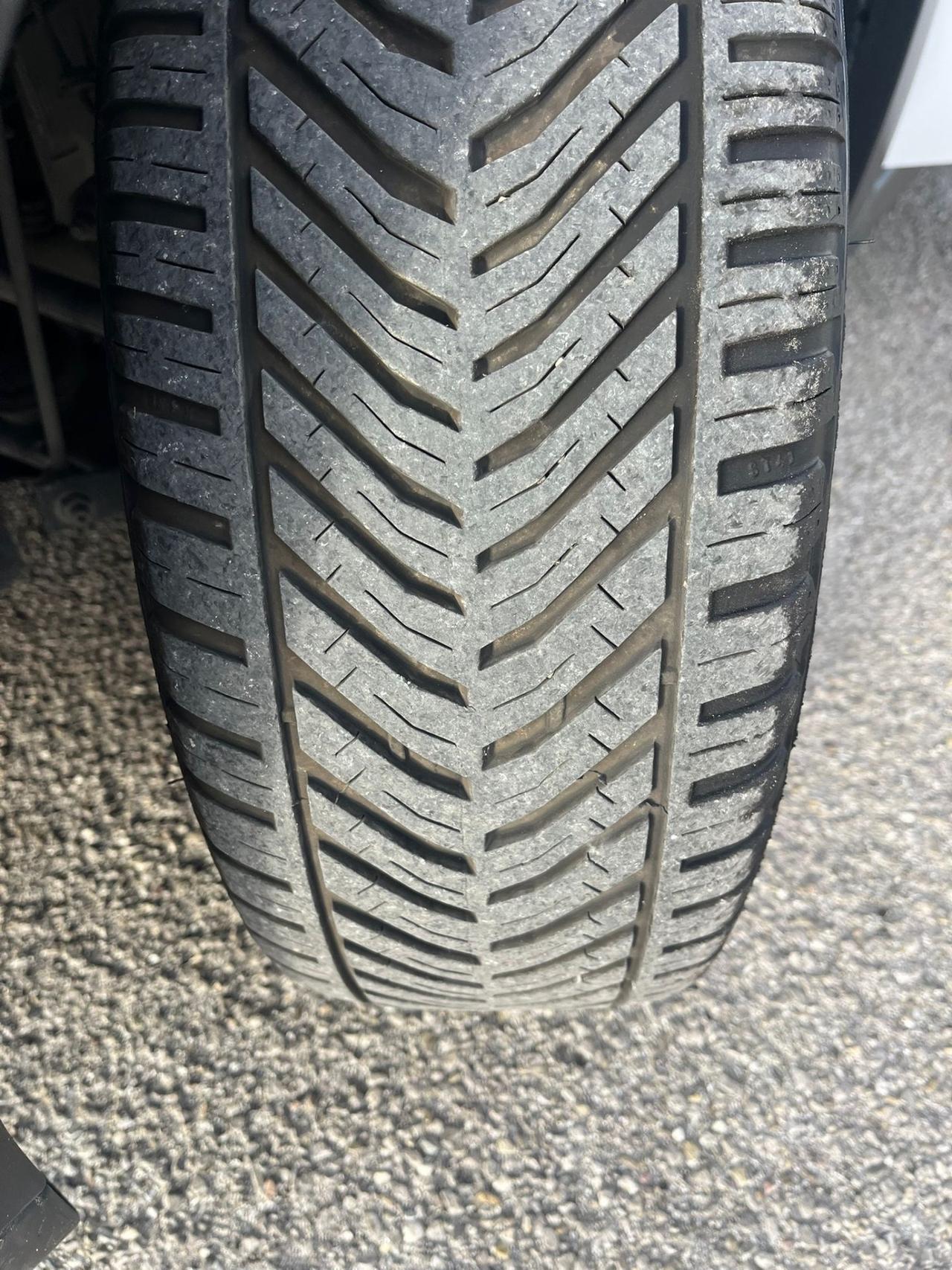 Citroen C3 BlueHDi Shine abbinata a Carrattrezzi