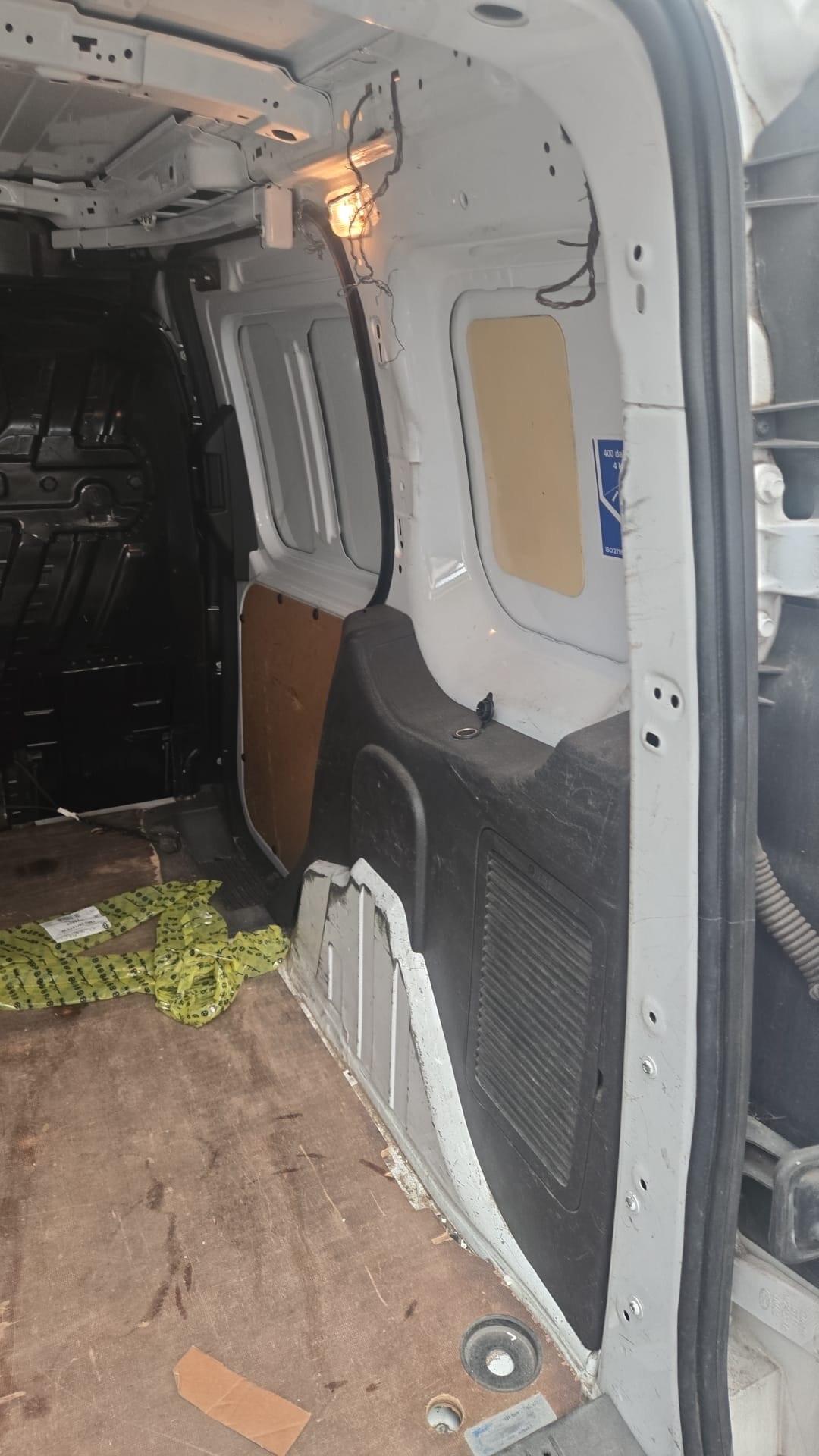 FORD TRANSIT CONNECT 2015 1.6TDCI EURO5B DA CONTROLARE