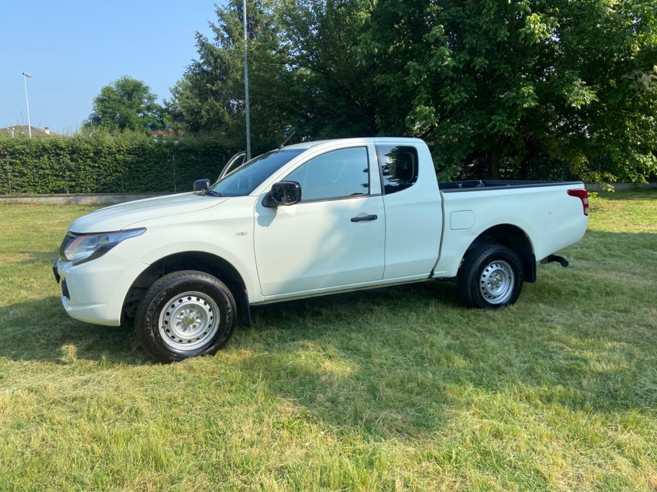 Mitsubishi L200 2.4 DI-D/154CV Club Cab Invite gancio traino
