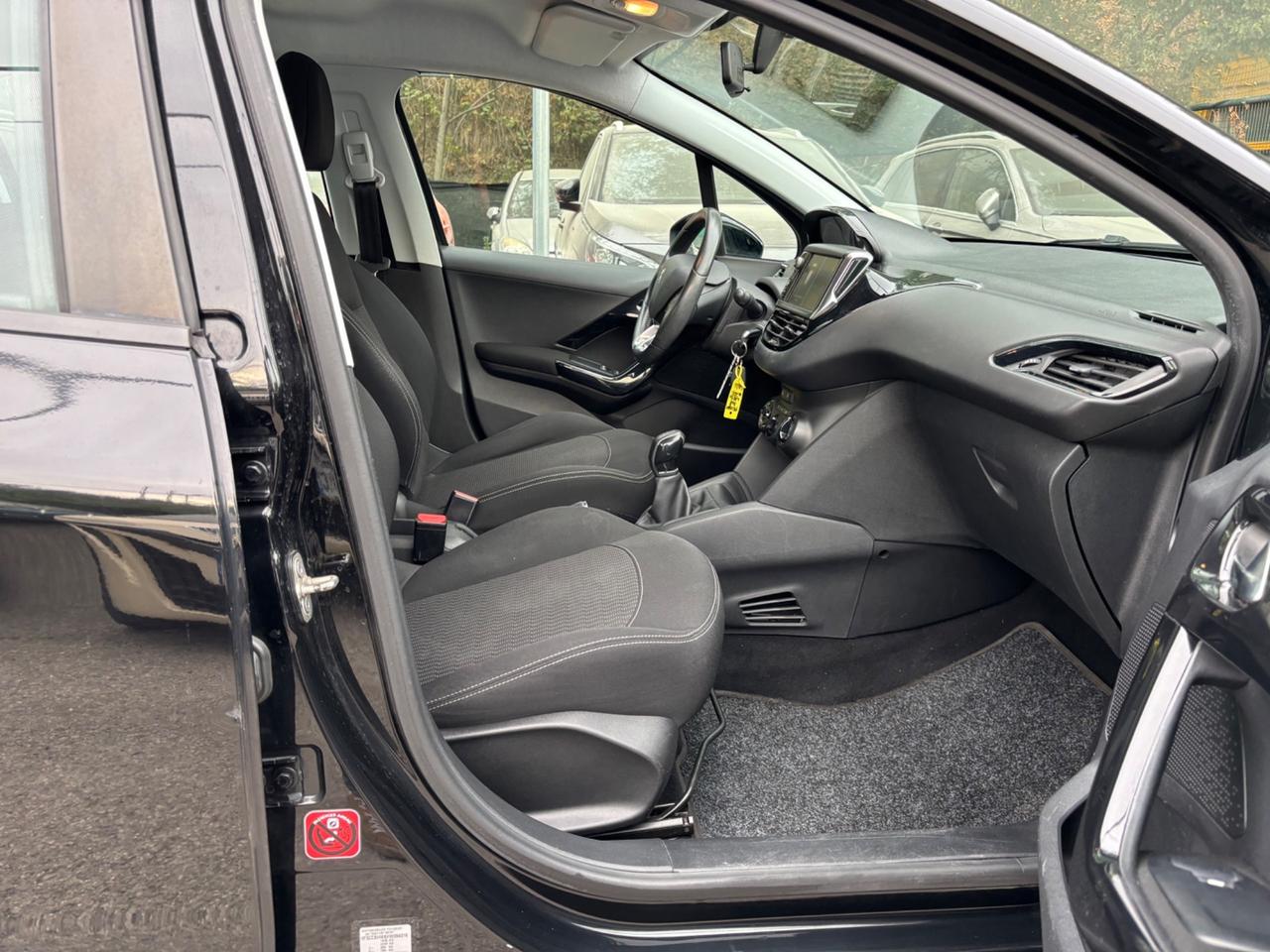 Peugeot 208 1.6 hdi 5 porte OK NEOPATENTATI